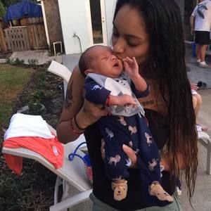 Meet your Posher, Dee dee